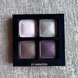 CHANEL Eyeshadow Palette Rare Limited Edition Color
37 VARIATION